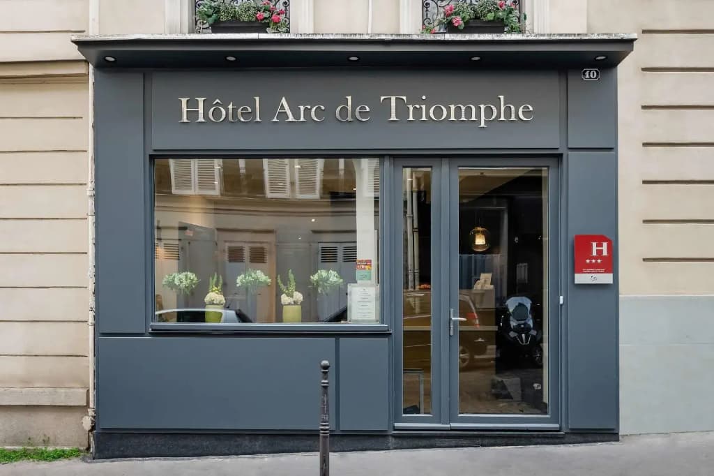 Hotel Arc de Triomphe - Photo 1