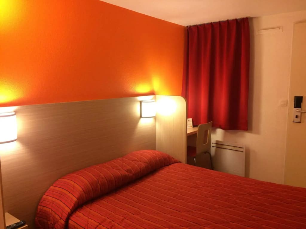 Première Classe La Ville-Du-Bois - Photo 4