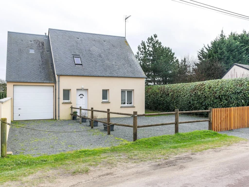 Picturesque Holiday Home in Anneville-Sur-Mer with Garden - Photo 1