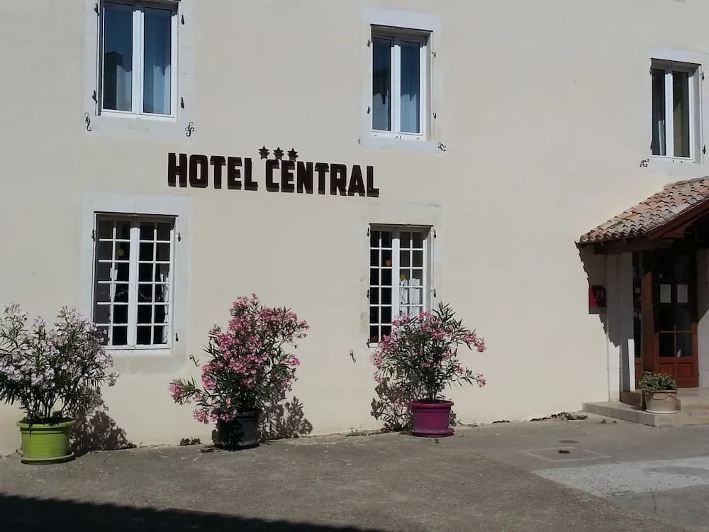 Hôtel Central - Photo 1