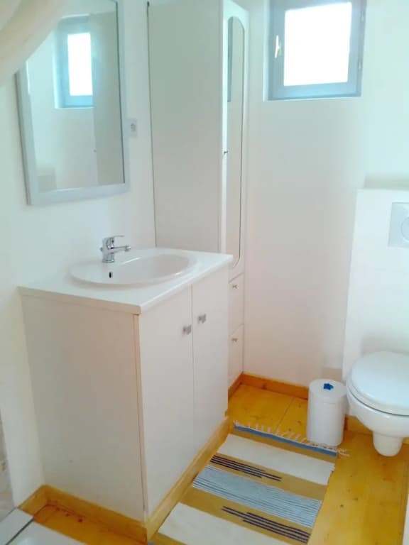 Chalet With 2 Bedrooms In Poussan With Enclosed Garden - Miniature 6