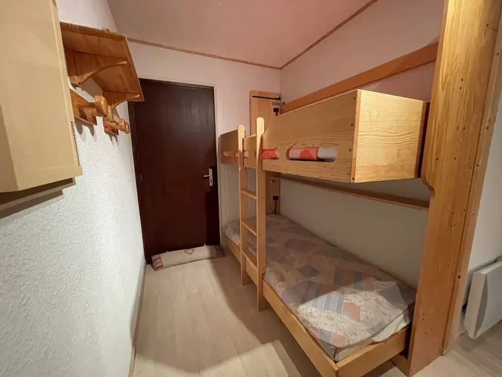 Modern Fourth-floor Apartment - Photo 3