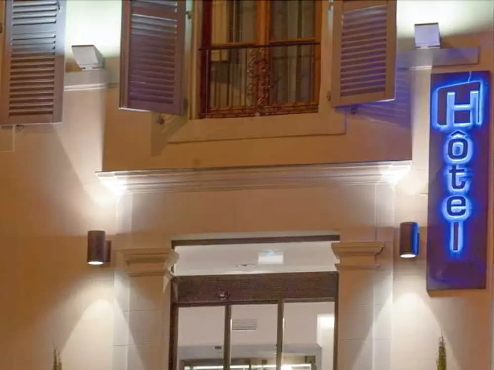 Central - Photo 1