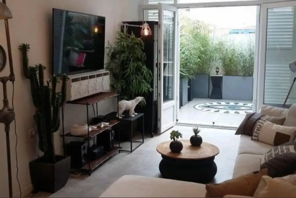 BANDOL Magnifique appartement en RDC cour sans vis à vis 5mn plage - Miniature 7