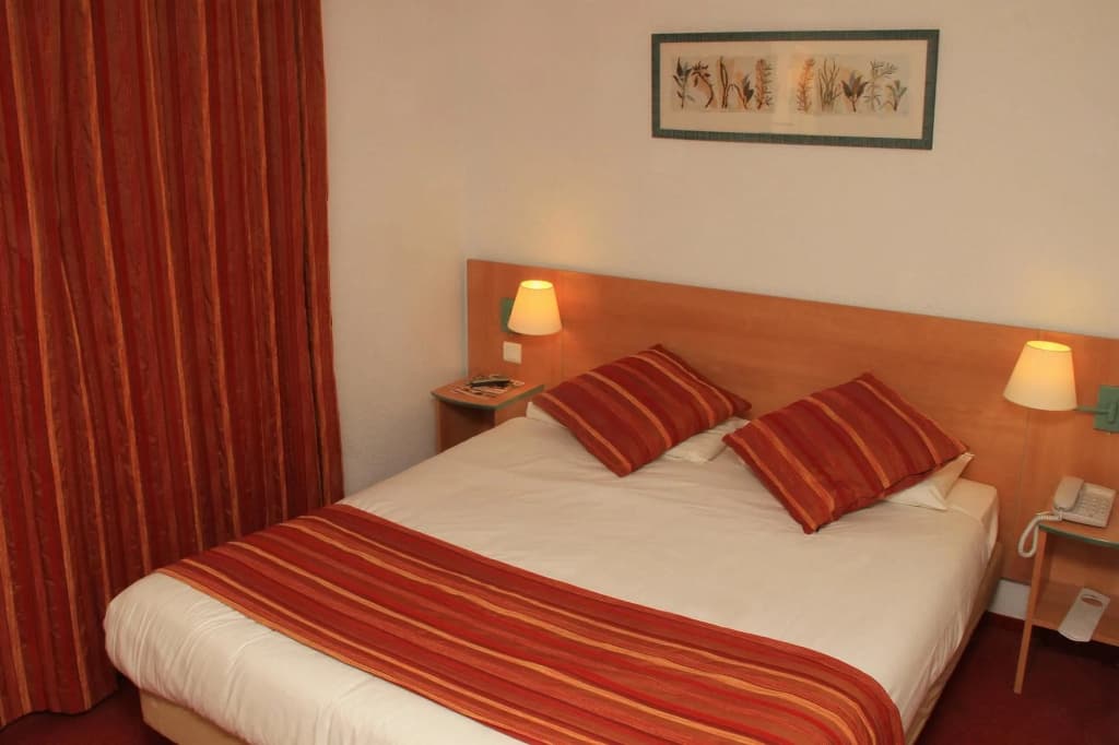 Logis Hotel Uzes Pont du Gard - Photo 3