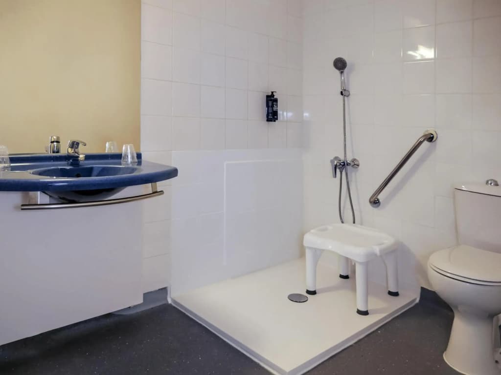 Ibis Budget Arles Sud Fourchon - Miniature 8