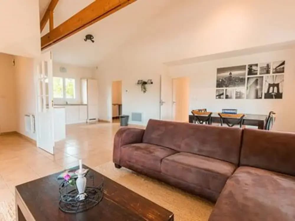 Spacious Villa With Large Garden - Miniature 8