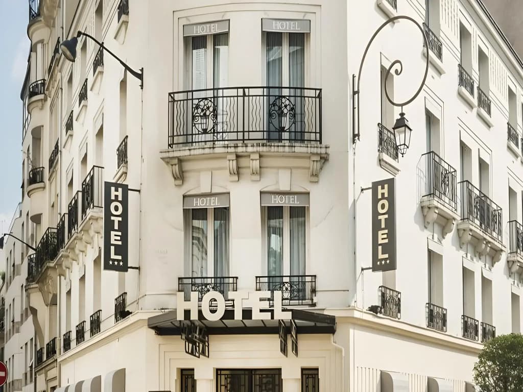 Hotel Charlemagne - Photo 1