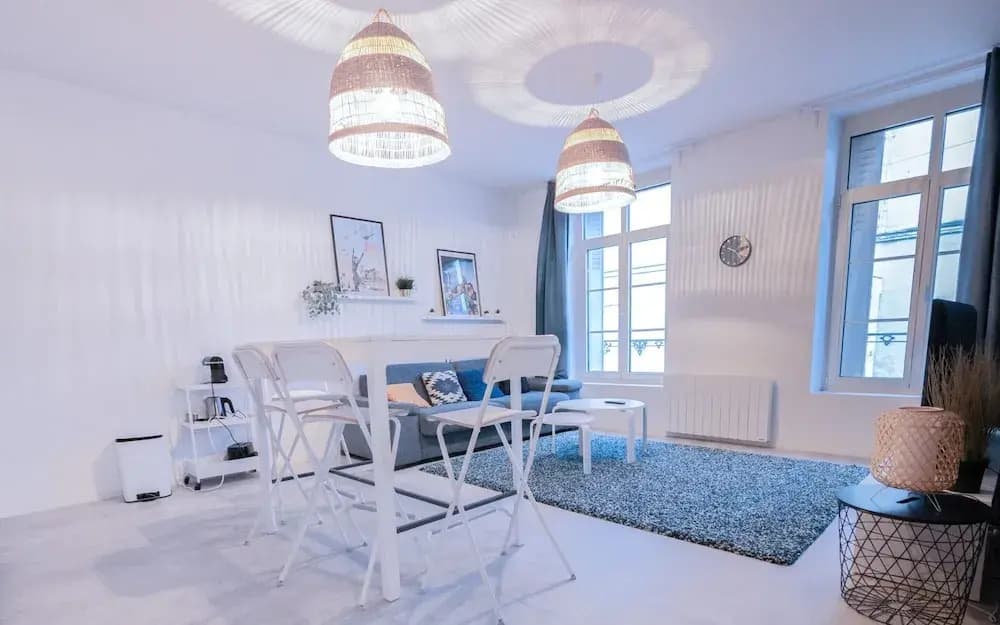 Urban Calm - Bright & Modern Stay - Photo 4