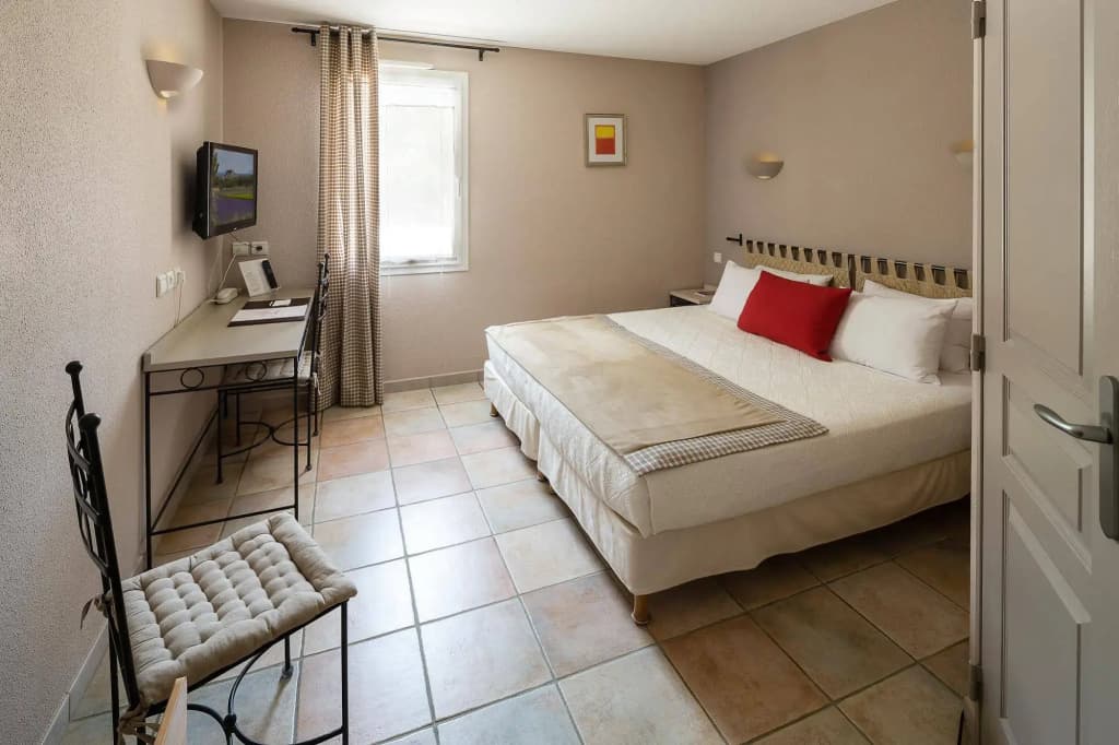 Logis Hôtel La Bastide de Grignan & Restaurant La Chênaie - Photo 3