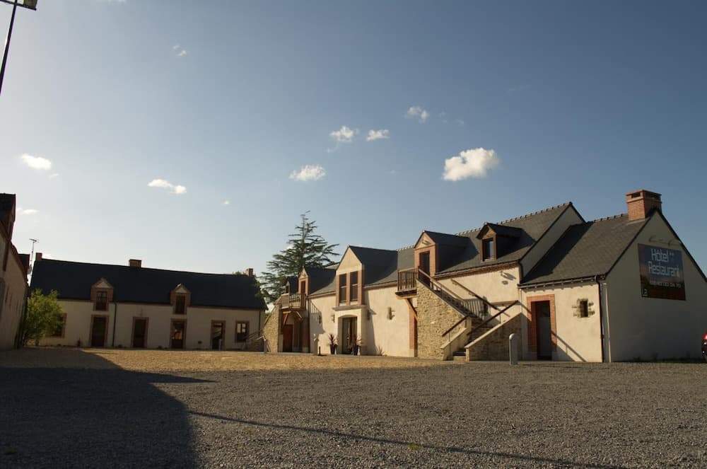 Logis Hôtel La Ferme du Blanchot - Photo 1