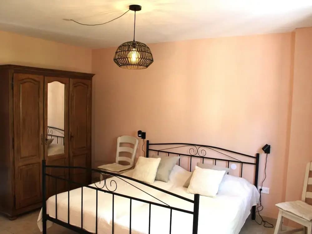 Comfortable Holiday Home With Pool - Photo 2