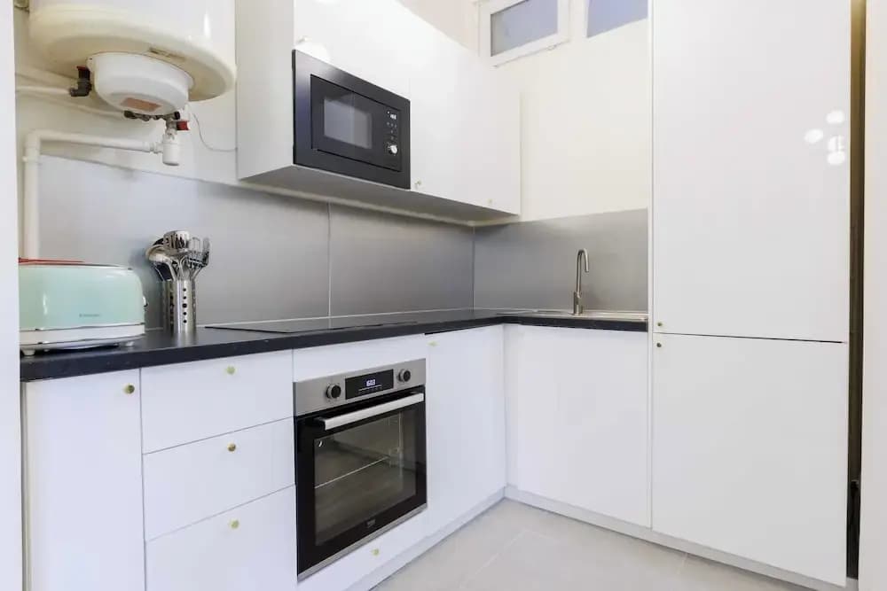 Chic and Refined Apartment - Miniature 6