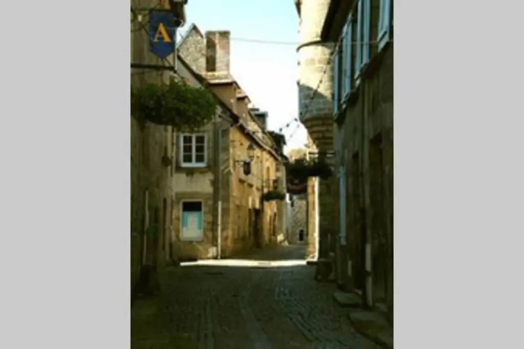 Tower view 2 bedroom apartment - crocq creuse - Miniature 7