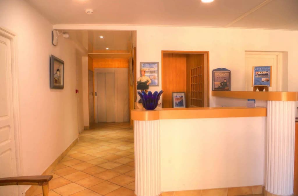 Hôtel Idéal - Photo 2