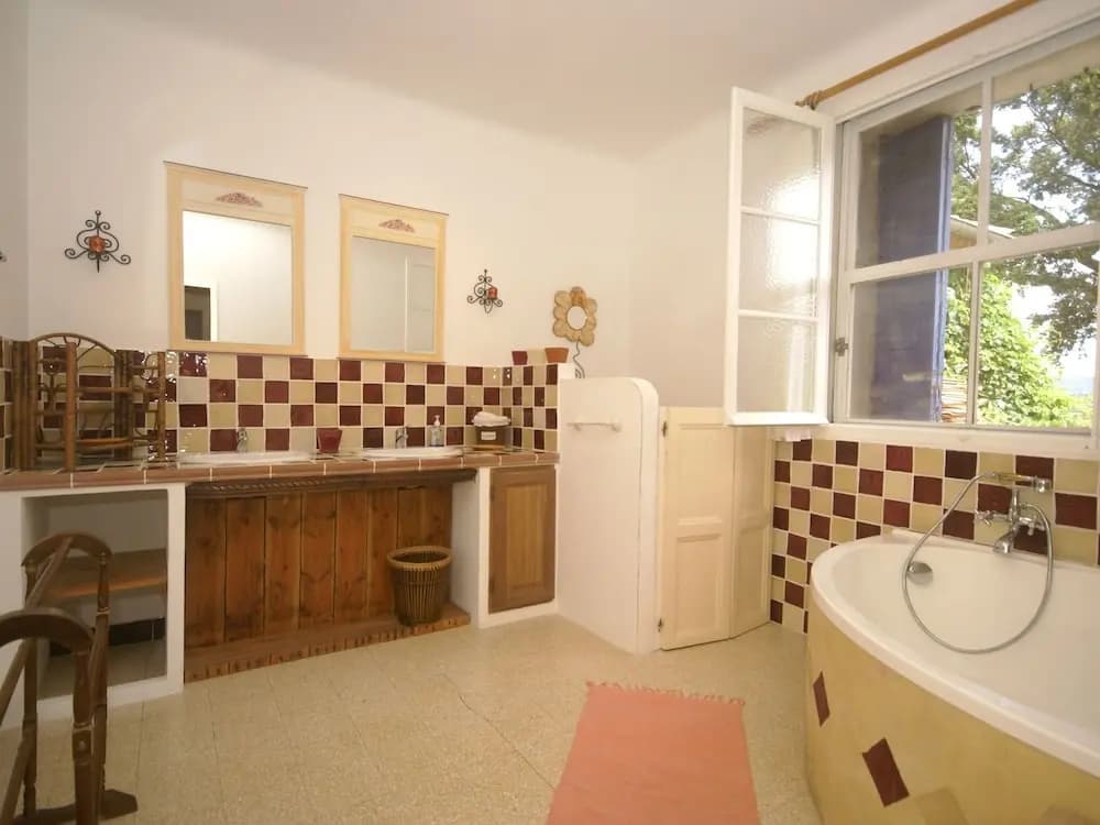 Luxurious Holiday Home with Pool in Pertuis France - Photo 2