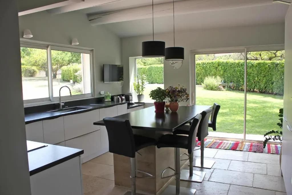 Superbe maison familiale avec piscine privée au pied du Mont Ventoux, jolie vue sur le village du Beaucet, 8 personnes, LS...