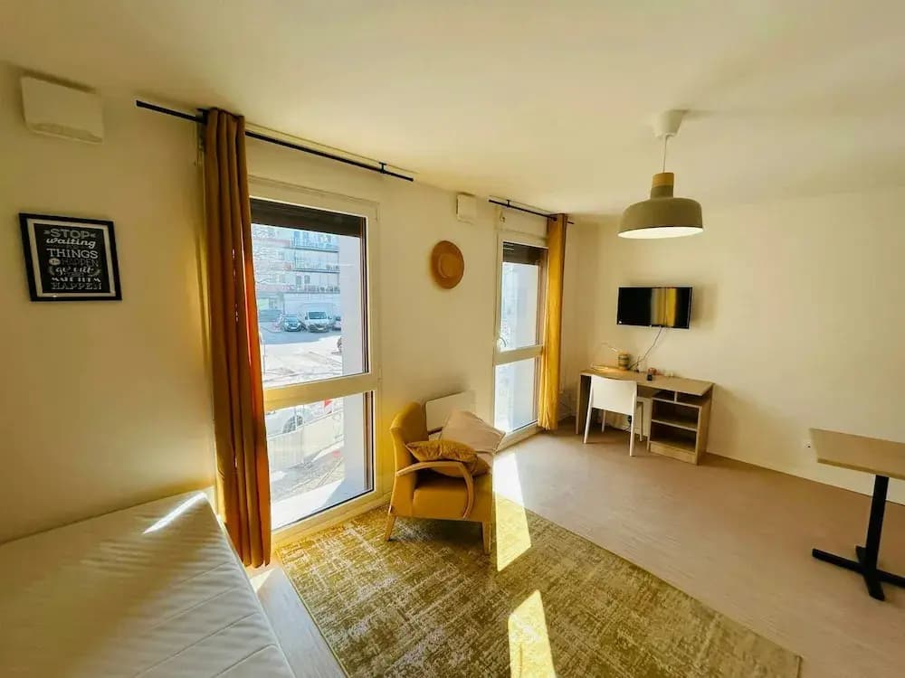 We Live In R - Suite 101 - Photo 2