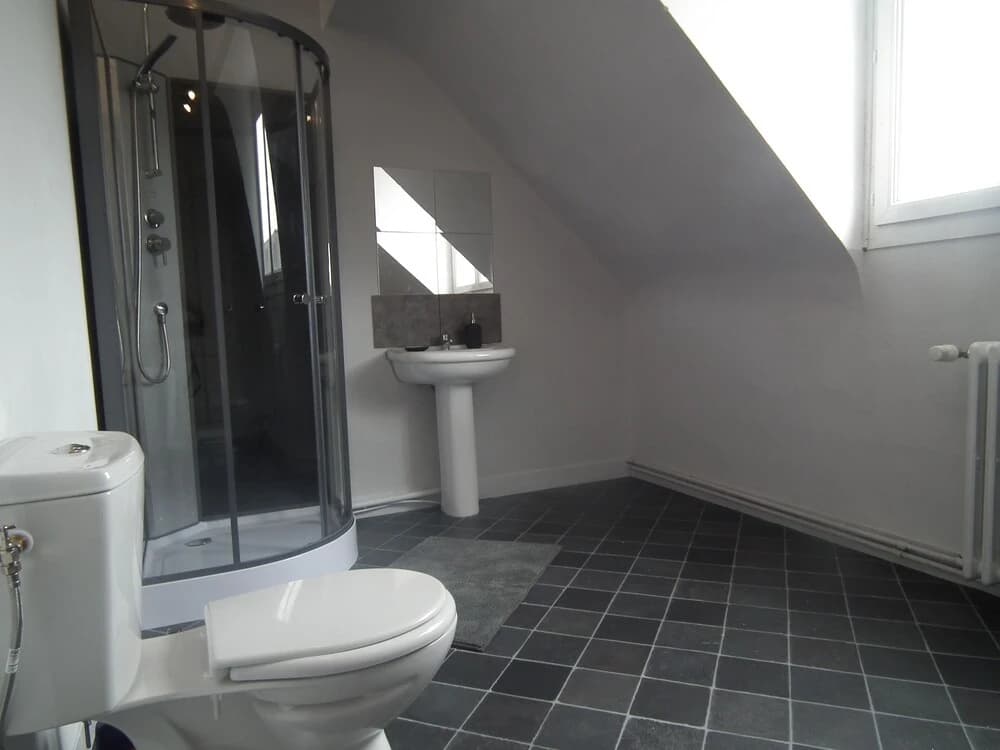 No 6 Bed & Breakfast - Miniature 8
