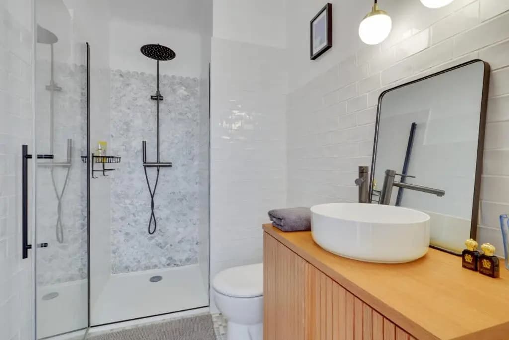 Tranquil 5-Bedroom Stone Villa with Private Pool - Miniature 8