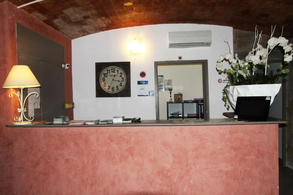 Riviera Hotel - Photo 2