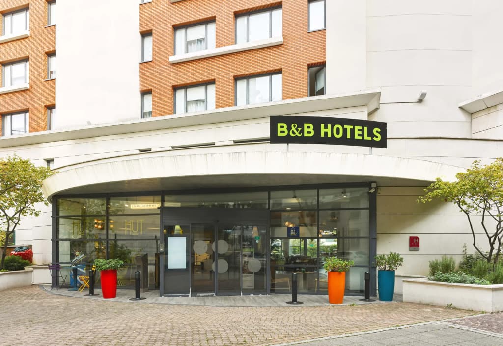 B&B HOTEL Rueil-Malmaison Gare - Photo 1