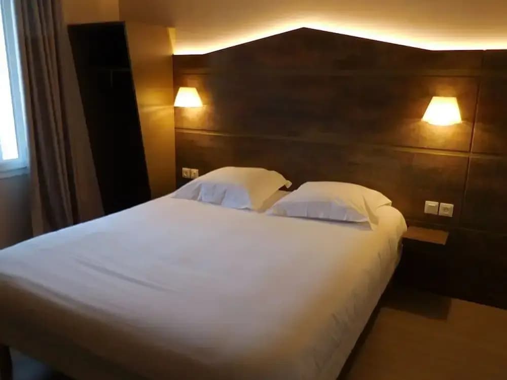FastHotel Montmarault - Auberge du Grand Champ - Photo 4