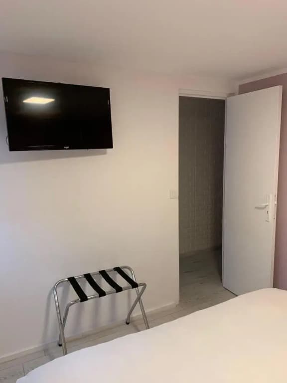 Aix Hotel - Photo 4