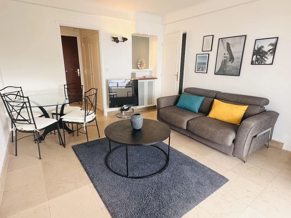 One Bedroom Apartment With a sea View Right by the Croisette Beaches and the Center of Cannes - 2287 - Photo 1