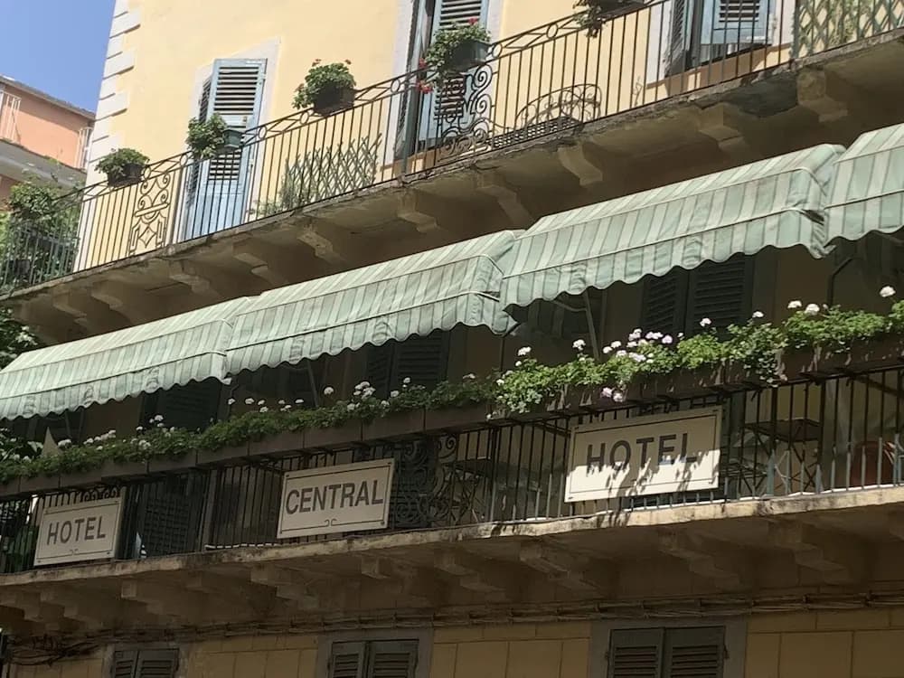 Hotel Central Bastia - Photo 1
