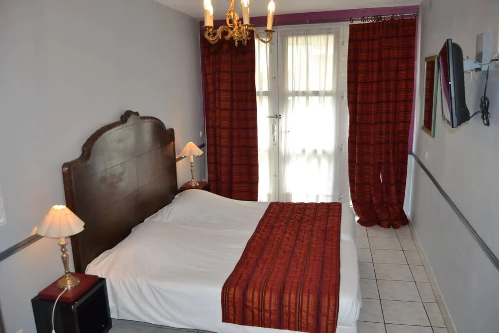 Brit Hotel Les Comtes de Champagne Centre Historique - Photo 3