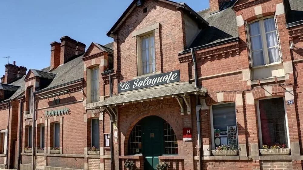Logis Auberge La Solognote - Photo 1