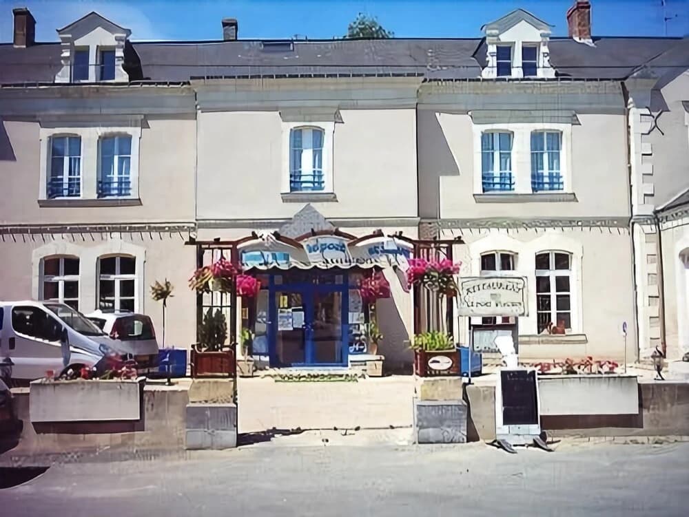 Logis Hotel Le Port Saint Aubin - Photo 1