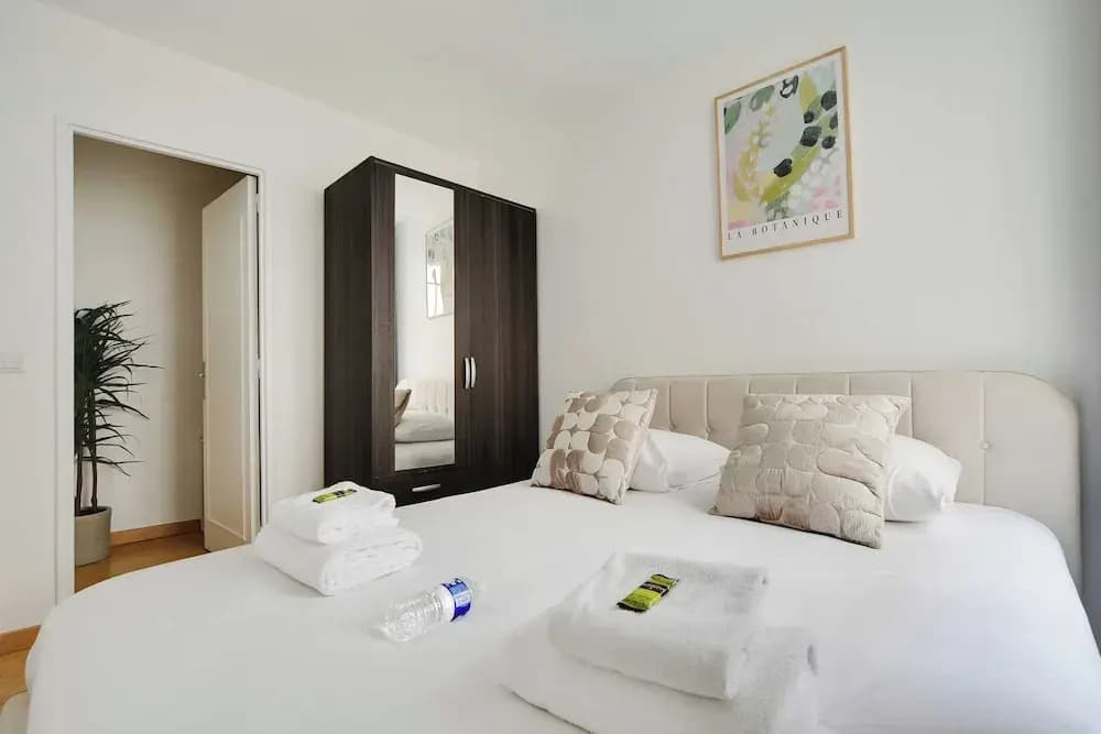 Urban Chic Apartment in Central Paris - Photo 2