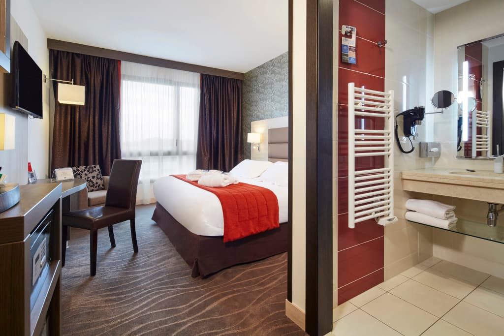 Kyriad Prestige Lyon Est - Saint Priest Eurexpo Hotel and Spa - Photo 4