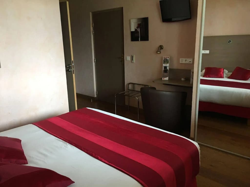 La Bonbonniere, Sure Hotel Collection by Best Western - Photo 4