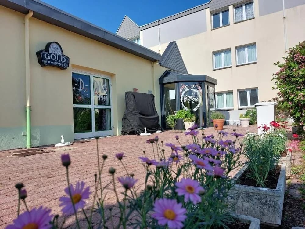 Contact Hotel Utah Beach Carentan - Photo 1