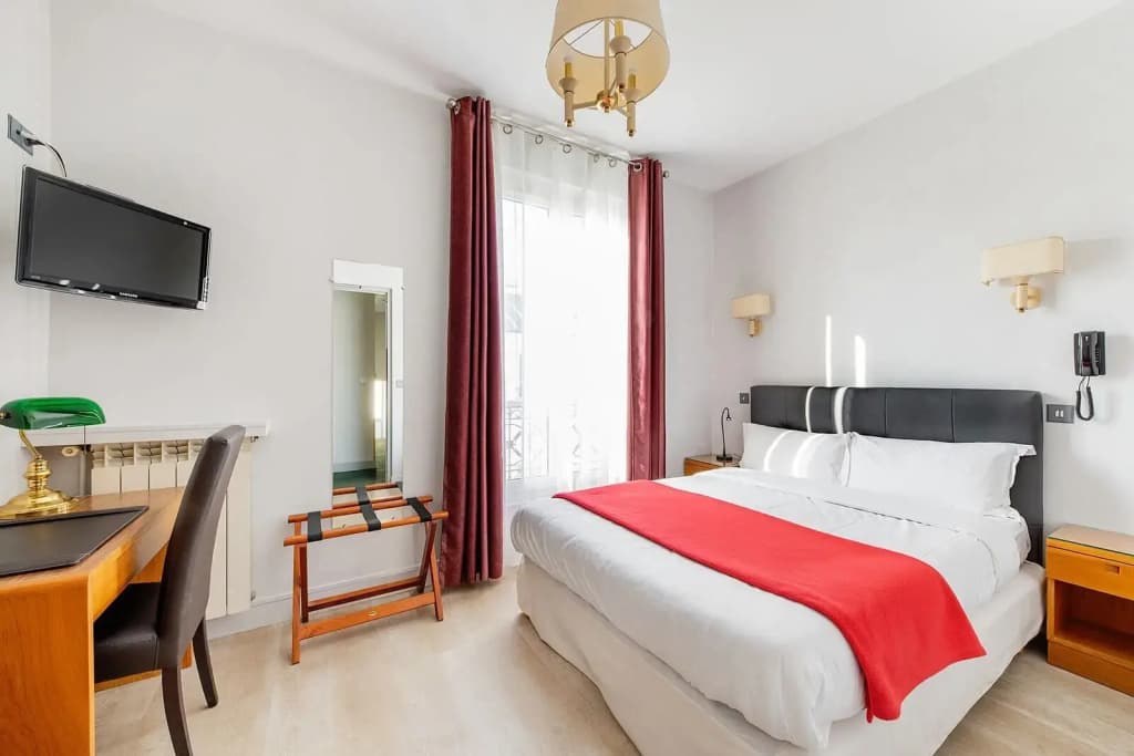 Crystal Hotel - Photo 3