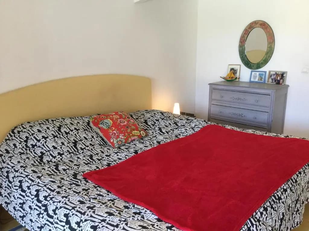 Agréable Maison de Vacances avec Piscine Privée, située à Robion au cœur du Luberon, avec une jolie vue, 8 personnes, LS2-...