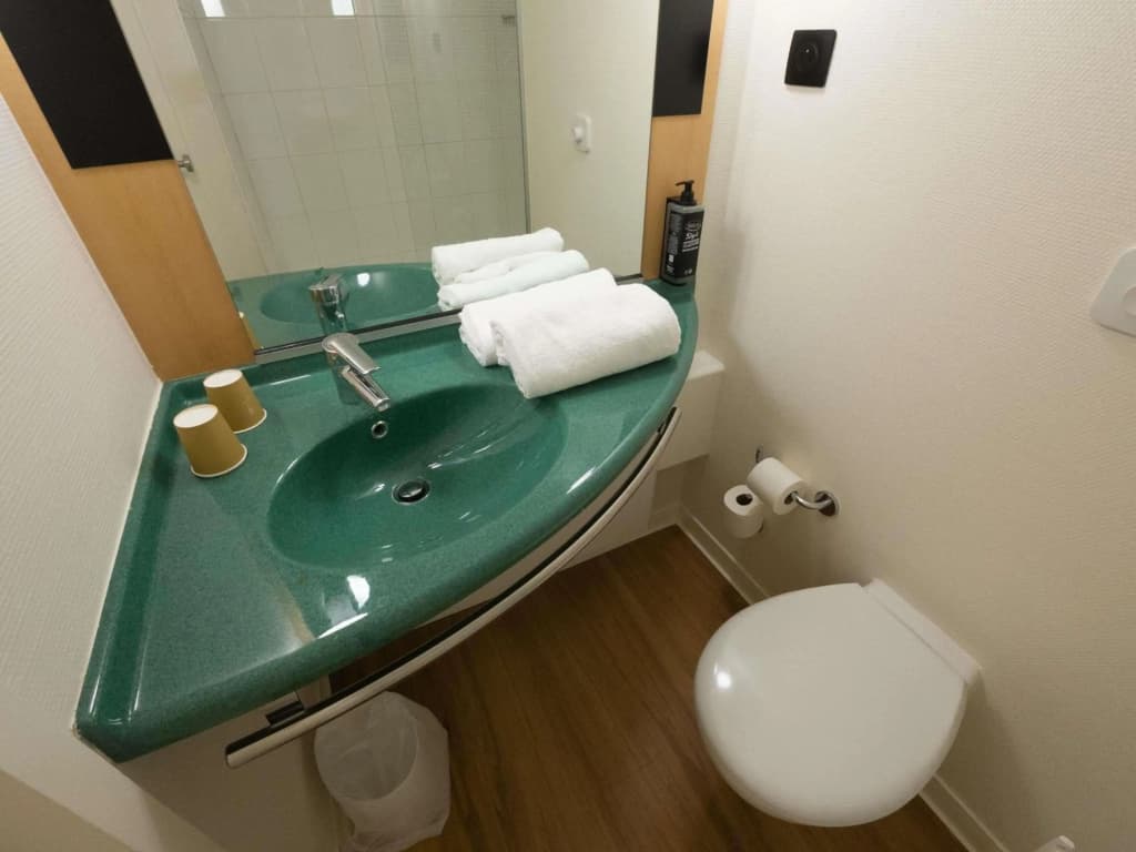 ibis Lyon Est Bron - Miniature 8