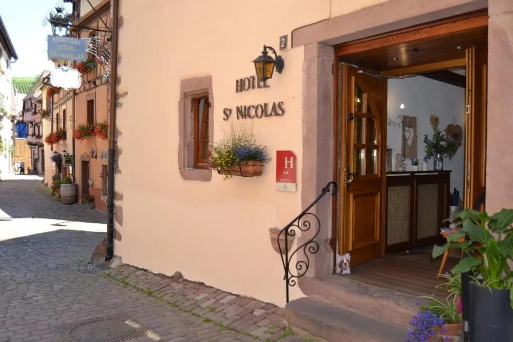 Hotel Restaurant Saint Nicolas - Photo 1