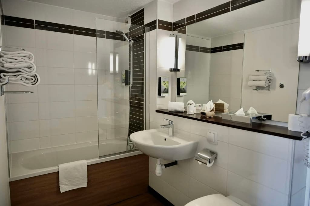 Sure Hotel by Best Western Biarritz Aeroport - Miniature 7