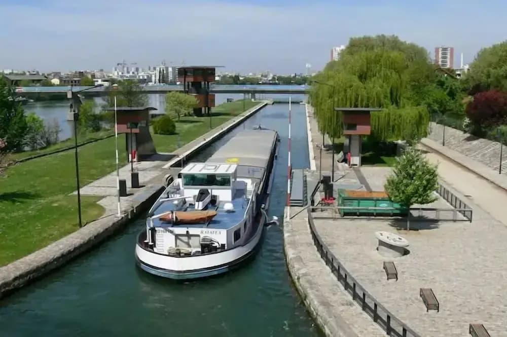 Grand F2 Paris 12ème -Gare de Lyon -Orly - Photo 3