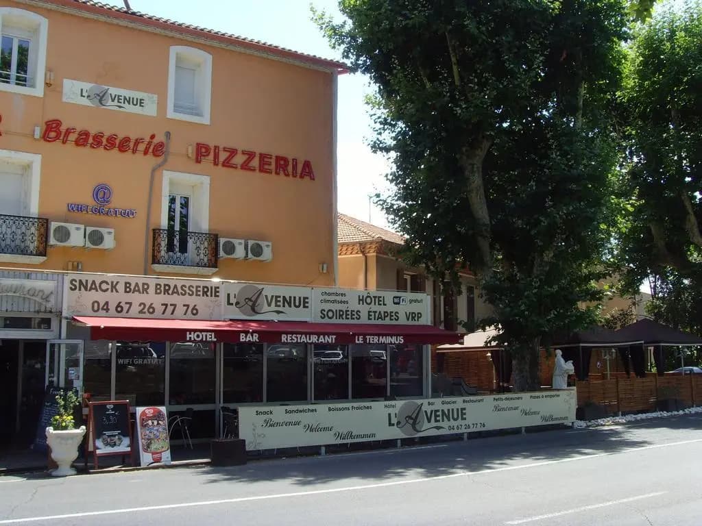 LAvenue - Photo 2