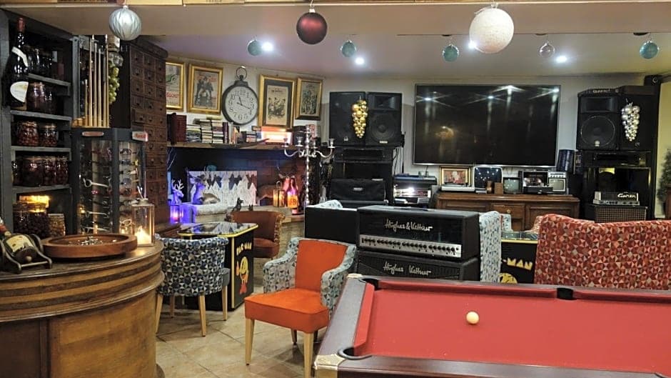 Hostelry - Miniature 7