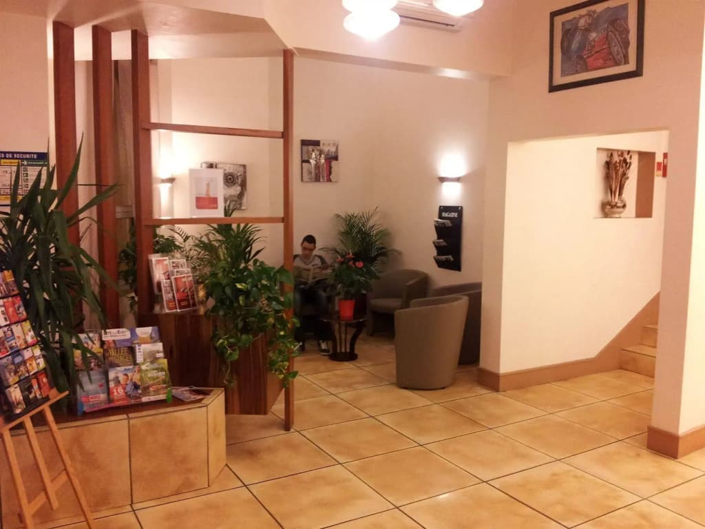 Sure Hotel by Best Western Angouleme - Photo 2