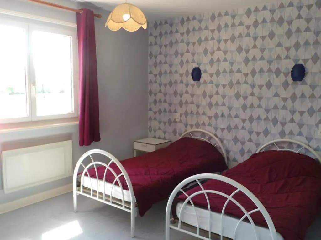 Gîte Creuzier-le-Neuf, 4 pièces, 6 personnes - FR-1-489-76 - Photo 2