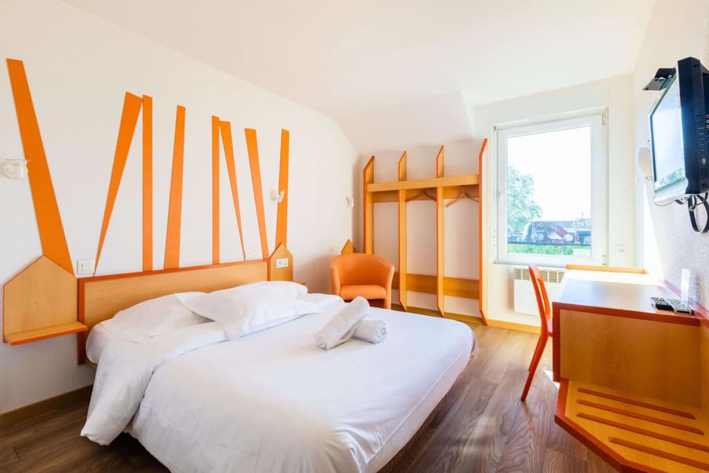 East Hotel - Photo 4