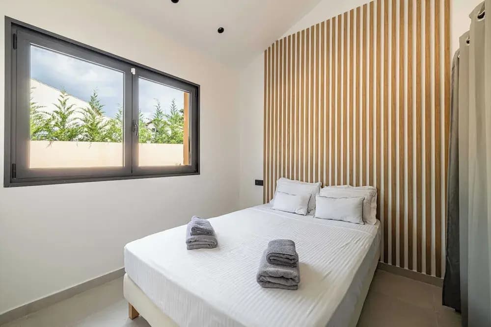 Modern Villa With Heated Pool and Garden - Photo 2