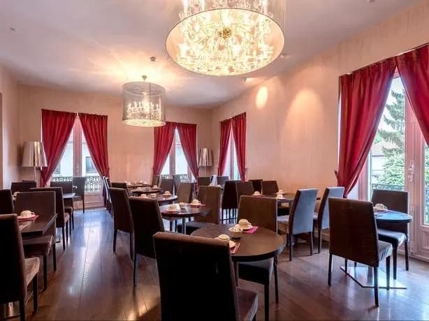 Logis Grand Hotel Des Bains - Miniature 8